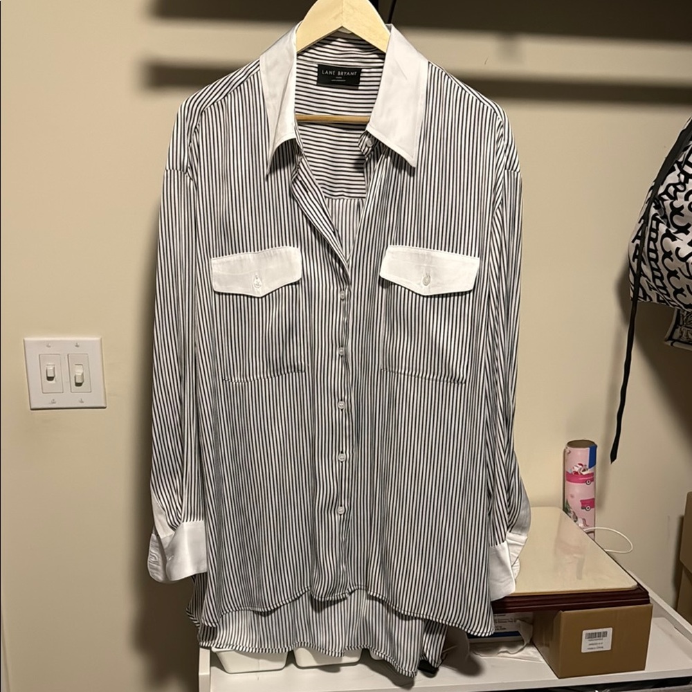 Lane Bryant Black and White Casual Button Down Shirt with collar 22/24